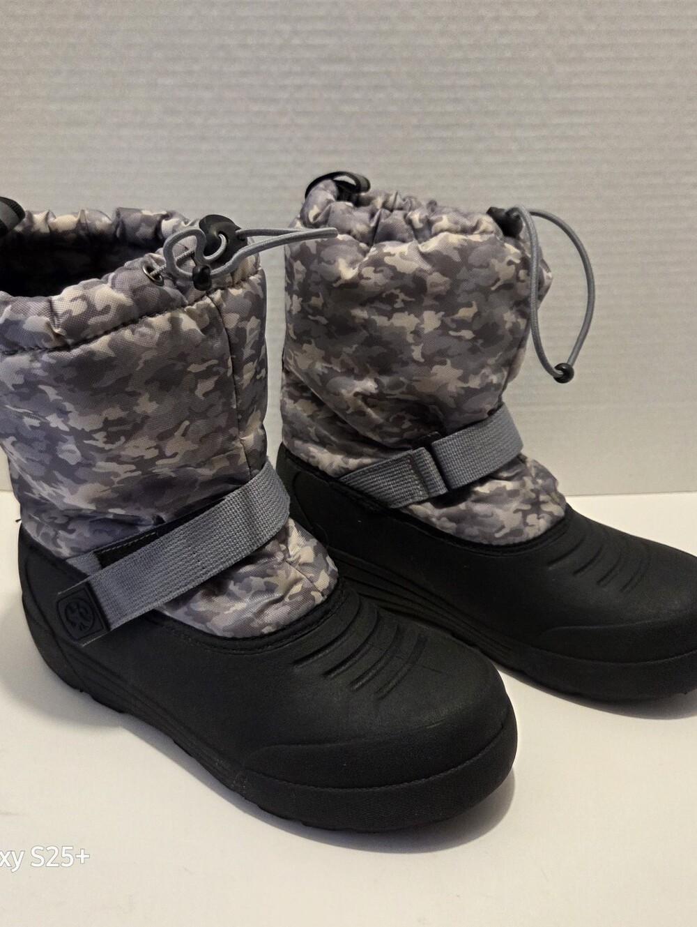 Northside Boys Youth Size 6 Camouflage Snow Boots Waterproof 3M Thinsulate